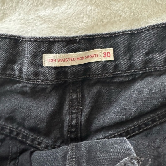 Levi's Women's black High Waisted cotton Mom denim Jean Shorts size 30 - Picture 7 of 9